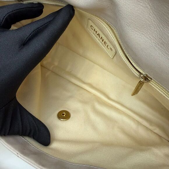 Chanel Women Pre-Loved Bag Very Good Condition - Picture 8 of 9